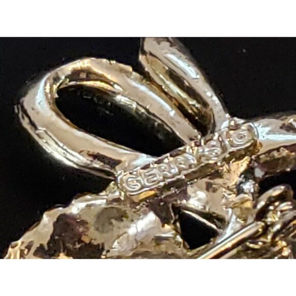 Vintage Christmas Gold Tone Enamel Pine Cone Brooch Pin Signed Gerry's - Picture 3 of 3